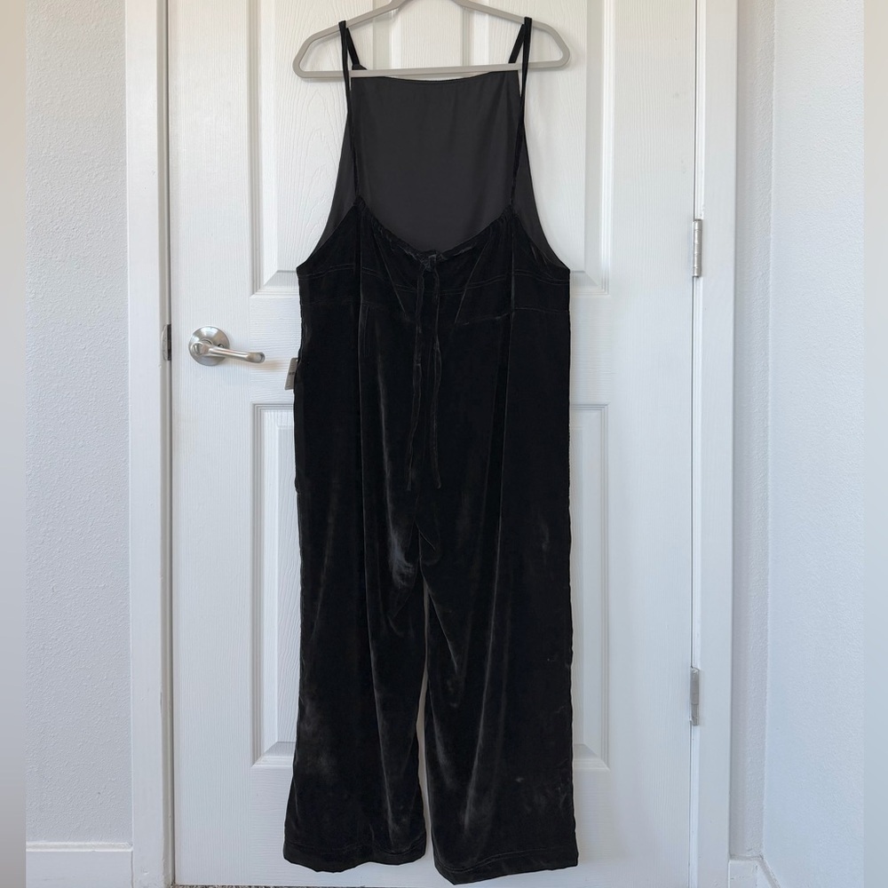 Free People Weekender Black Velvet Overalls NWT - Picture 3 of 6